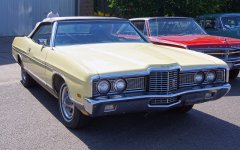 1972_Ford_LTD_convertible_in_Bismarck.jpg