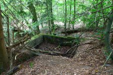 Schachtanlage im Wald15 (Small).JPG Schachtanlage im Wald15 (Small).JPG