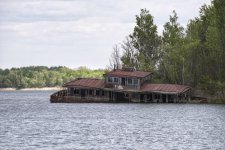 stranded_houseboat (2017) Kopie.jpg