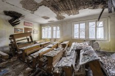 broken_classroom_floor (2020) Kopie.jpg