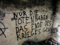 Knöchel, Farnz-Josef_LVR_2011-Nur_die_Toten_haben_das_Ende_des_Krieges_gesehen.jpg Knöchel, Farnz-Josef_LVR_2011-Nur_die_Toten_haben_das_Ende_des_Krieges_gesehen.jpg