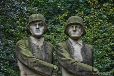 Kriegerdenkmal-4.JPG Kriegerdenkmal-4.JPG
