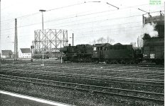 Rückbau des Gasometer 1 rechts Gasometer 2.jpg