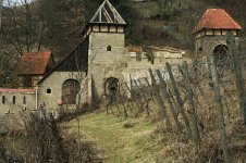 Illegal-in-den-Weinberg-gebaute-Burg-in-Heppenheim-wird-abgerissen.jpg Illegal-in-den-Weinberg-gebaute-Burg-in-Heppenheim-wird-abgerissen.jpg