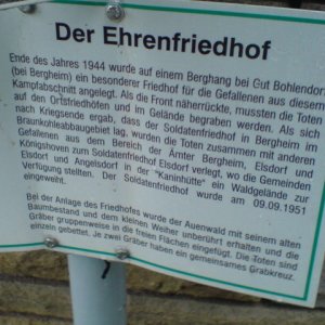Schild Ehrenfriedhof.JPG
