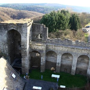 Burg Hohenstein39 (Medium).JPG