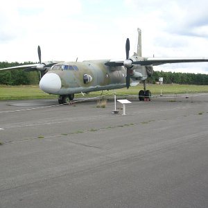 Antonow An-26T (2).JPG