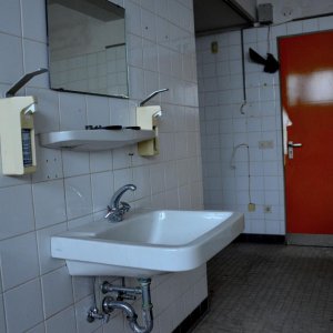 2.JPG