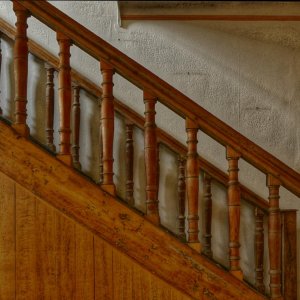 Herrenhaus diagonal Treppe.jpg