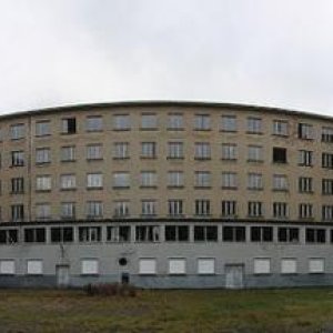 880px-Prora_KdF_House_Land_Side.jpg