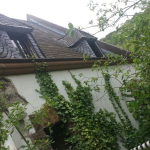 Altes Wohnhaus vom Balkon aus.jpg