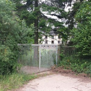 Tor zum alten Gelände.jpg
