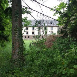 Alte Klinik vom Wohnhaus aus zu sehen.jpg