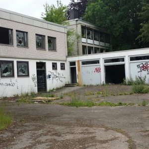 Hof der neuen Klinik.jpg