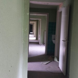 Flur in der alten Klinik.jpg