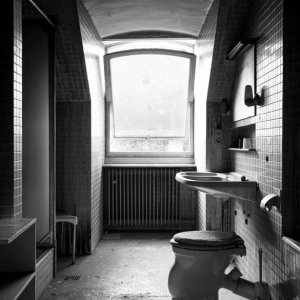 Bathroom_BW_HDR.jpg