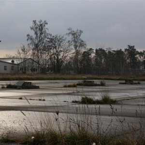 Langendiebach Hangars3 (Medium).JPG