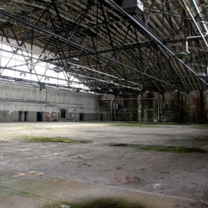 Langendiebach Hangars10 (Medium).JPG