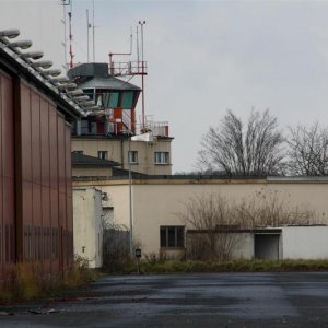 Langendiebach Hangars28 (Medium).JPG