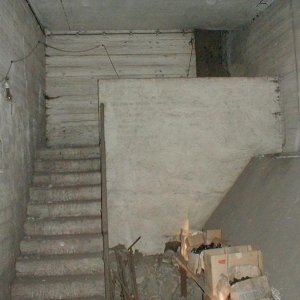 13 Treppe zum Notausgang.JPG