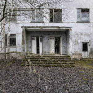 maternity_ward_entrance_pripyat (2020) Kopie.jpg