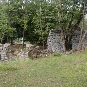 008 Ruinen der Eingangsverteidigung Werk Klein-Tombio.JPG