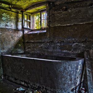 Badewanne-im-Keller.jpg