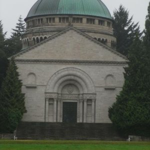 Mausoleum 003.jpg