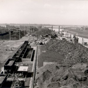 Walsum-Hafen vom Kraftwerk.jpg