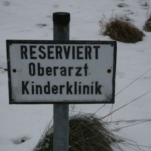 IMG_3486_kl_Parkplatz_Oberarzt.JPG