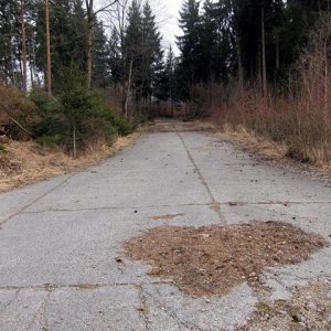K640_12 Betonplattenstraße.JPG