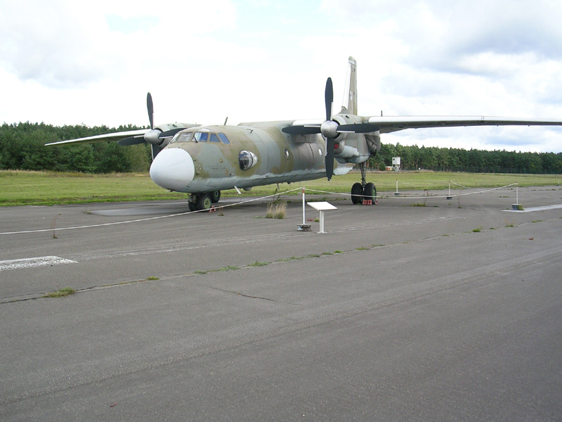 Antonow An-26T (2).JPG