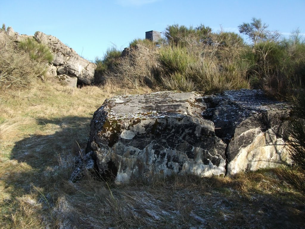 Bunker 8 MG-Schartenstand mit MG-Kasematte Typ 108b  (17).jpg