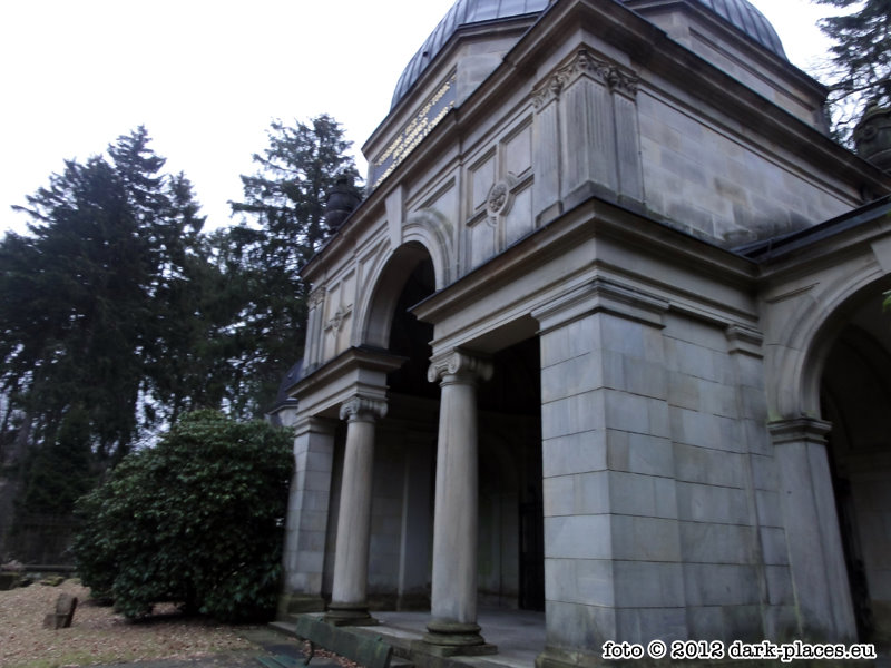 dark-places_Lenoir_Mausoleum_21.JPG