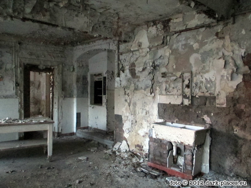 dark-places_sanatorium_C_13.jpg