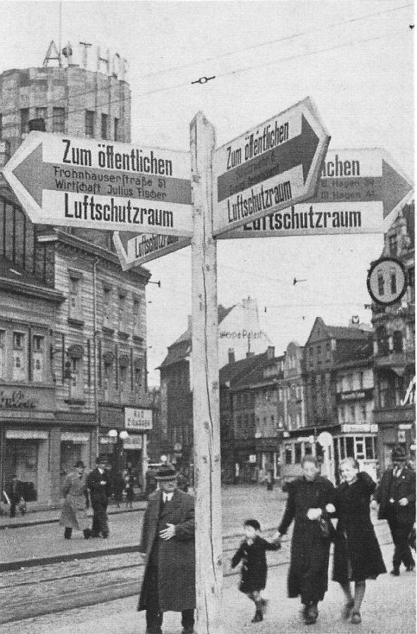 Essen Limbecker Platz 1942.2.jpg