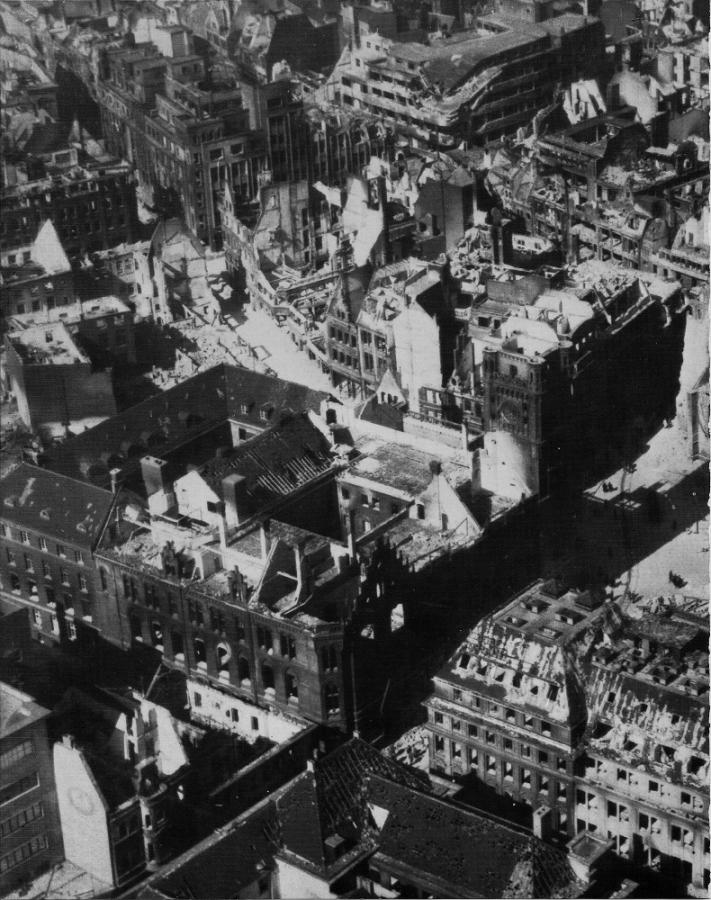 Essen Zentrum 1945 links.2.jpg