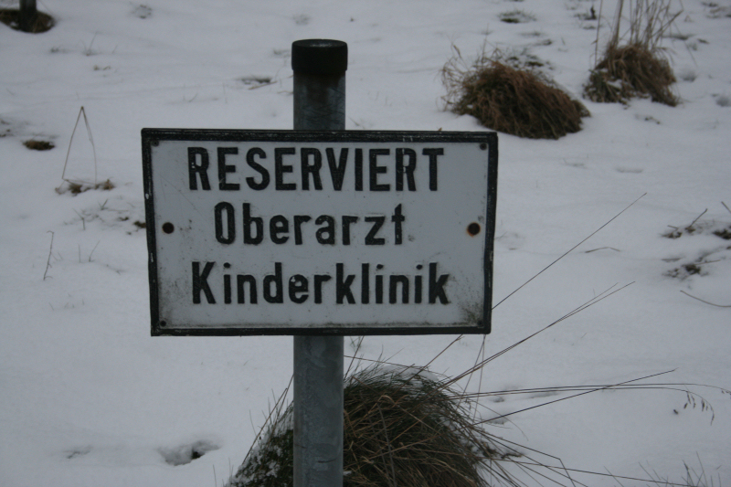 IMG_3486_kl_Parkplatz_Oberarzt.JPG