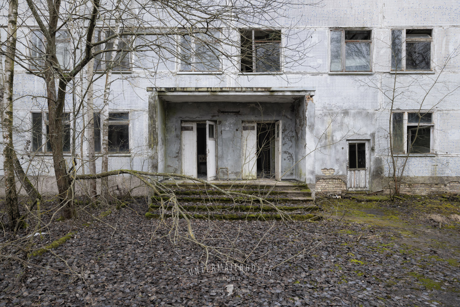 maternity_ward_entrance_pripyat (2020) Kopie.jpg