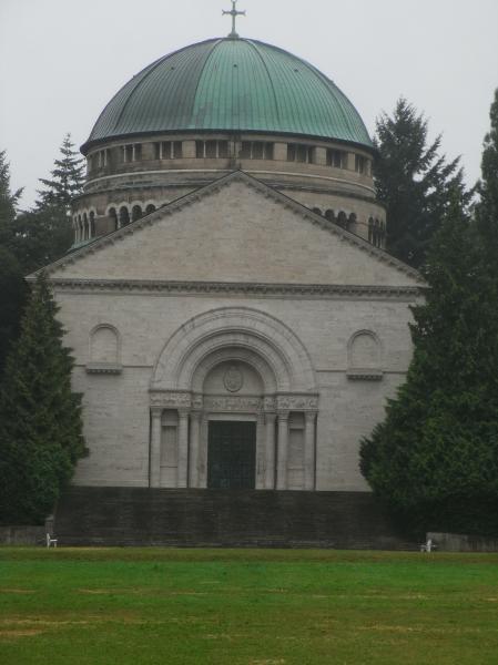 Mausoleum 003.jpg