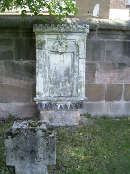 Nürnberg Militärfriedhof Grabsteine 2.jpg