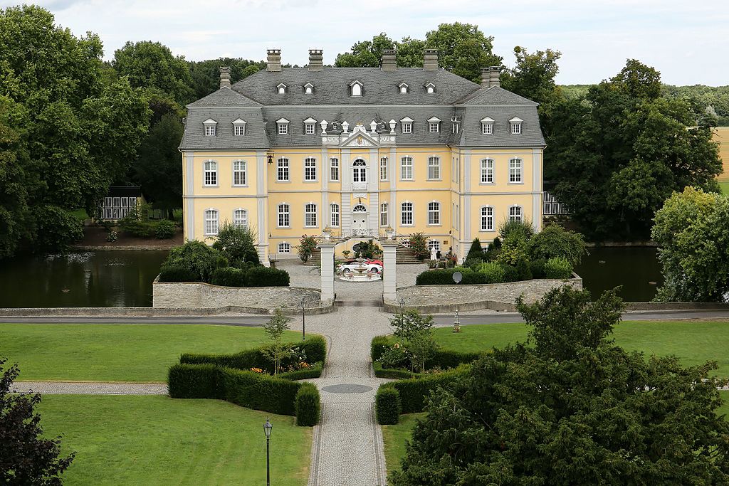 Schloss_Schwarzenraben_2015.jpg