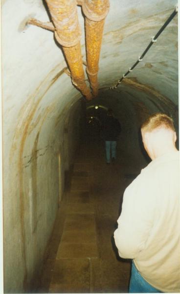 tunnel002.jpg