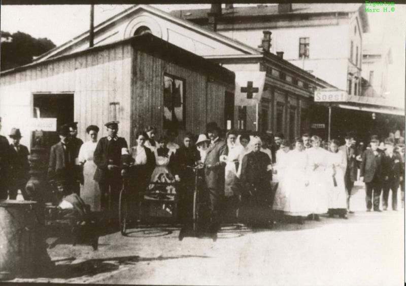 Versammlung Bahnhof Soest ca 20er.jpg