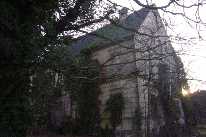 villa_e.JPG