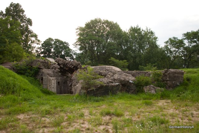 Vor Ostwall Bunker 1 0001.jpg