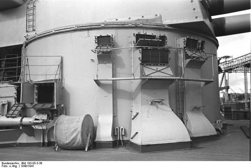 Bundesarchiv_Bild_193-05-3-38%2C_Schlachtschiff_Bismarck.jpg